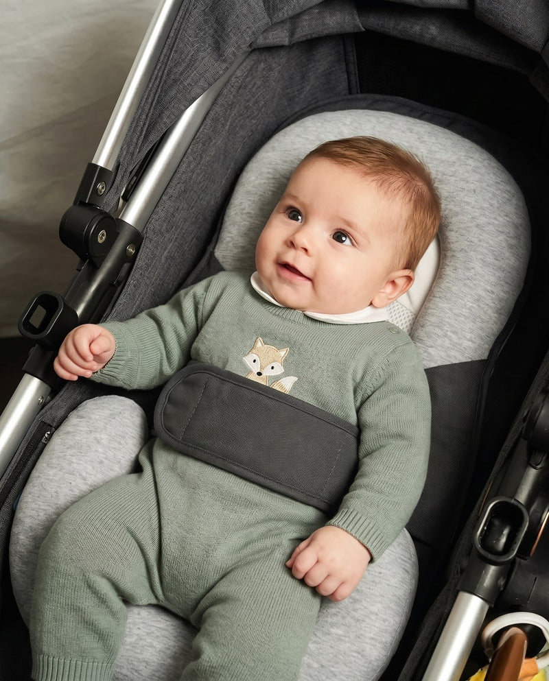 Babynest im Kinderwagen unterwegs